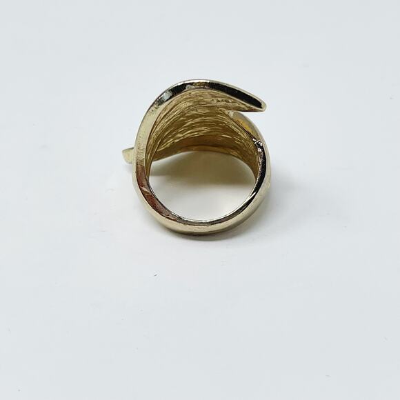 Boutique Gold Tone Twist Leaf Ring Size 7.75 Statement Chunky Cocktail Fashion - Picture 3 of 7